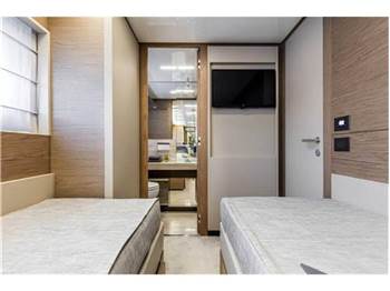 Ferretti yachts 920 piola