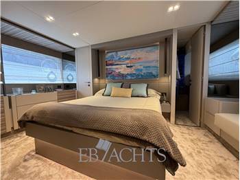 FERRETTI YACHTS 670