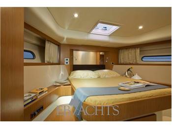 Ferretti Yachts 592