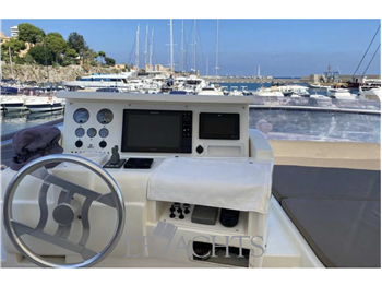 Ferretti Yachts 681