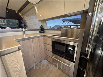 Ferretti Yachts 550