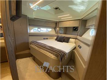 Ferretti Yachts 550