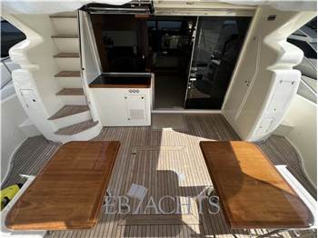 Ferretti Yachts 630
