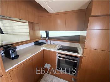 Ferretti Yachts 592