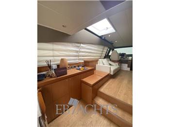 Ferretti Yachts 592