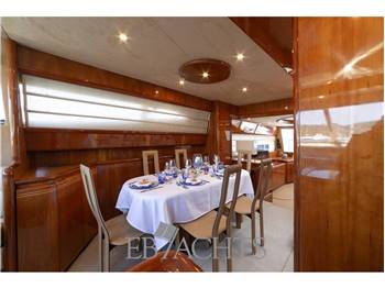 Ferretti Yachts 72