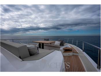 Ferretti Yachts 720