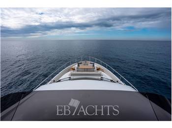 Ferretti Yachts 720