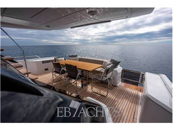 Ferretti Yachts 720