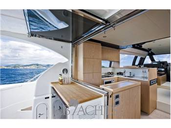 Ferretti Yachts 570