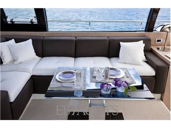 Ferretti Yachts 570