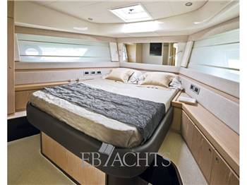 Ferretti Yachts 570