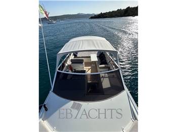Pershing 33