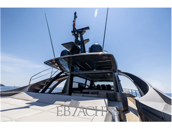 Pershing 8X