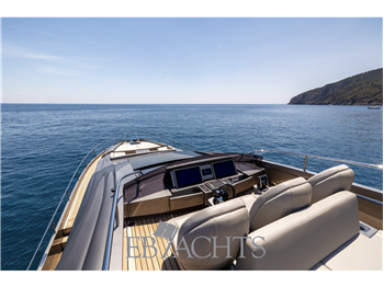 Pershing 8X