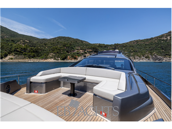 Pershing 8X