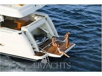 Ferretti Yachts 830