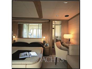 Ferretti Yachts 830
