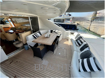 Pershing 76