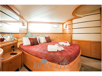 Pershing 76