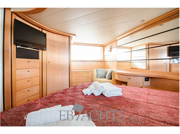 Pershing 76