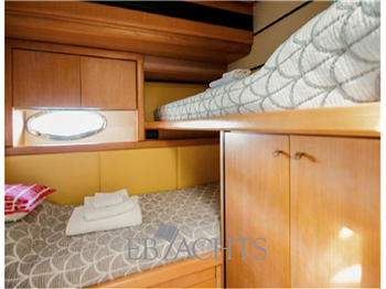Pershing 76