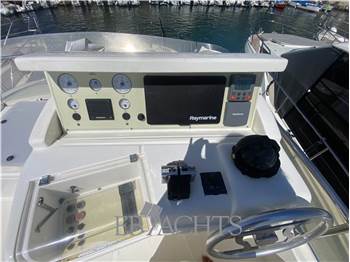Ferretti Yachts 430