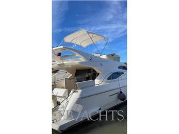 Ferretti Yachts 430