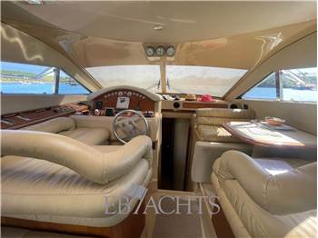 Ferretti Yachts 430