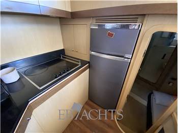 Ferretti Yachts 550