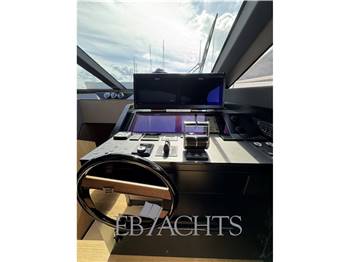 Ferretti Yachts 720