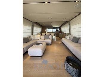Ferretti Yachts 720