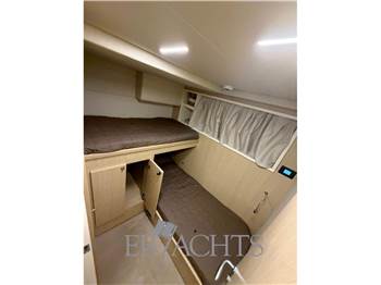Ferretti Yachts 720