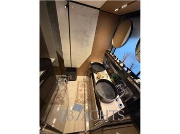 Ferretti Yachts 720