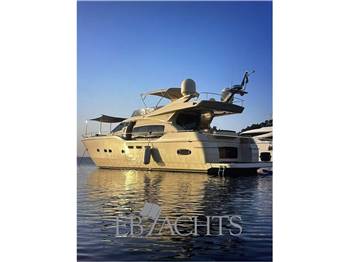 Ferretti Yachts Altura 690