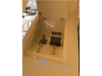 Ferretti Yachts Altura 690