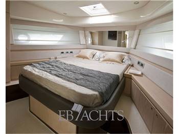 Ferretti Yachts 560