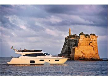 Ferretti Yachts 560