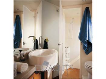 Ferretti Yachts 630 631