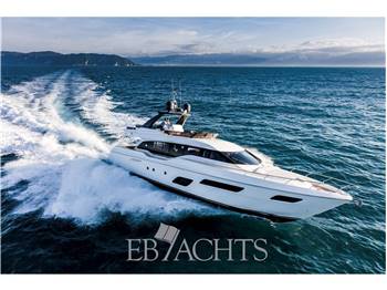 Ferretti Yachts 700