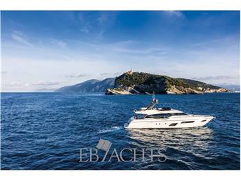 Ferretti Yachts 700