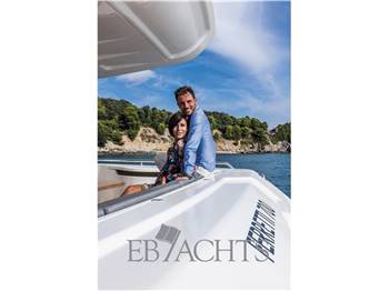 Ferretti Yachts 700