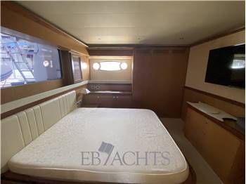 Ferretti Yachts Altura 690