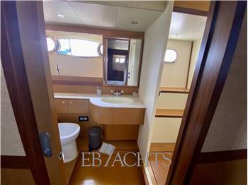 Ferretti Yachts Altura 690