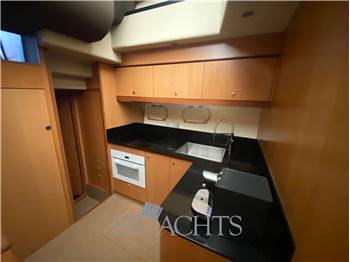 Ferretti Yachts Altura 690