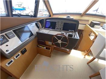 Ferretti Yachts Altura 690