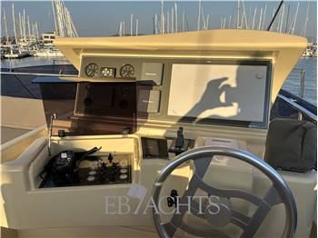 Ferretti Yachts Altura 690