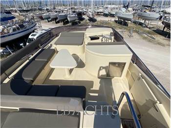 Ferretti Yachts Altura 690