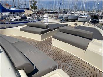 Ferretti Yachts Altura 690