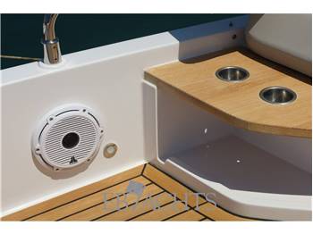 Ferretti Yachts 670